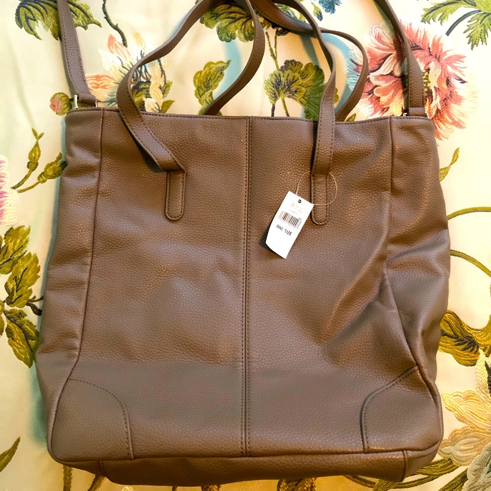 Need a gift?! BRAND NEW W/TAGS BANANA REPUBLIC FAUX LEATHER TOTE BAG!!